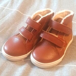 7c Toddler Boy UGG casual sneaker boy